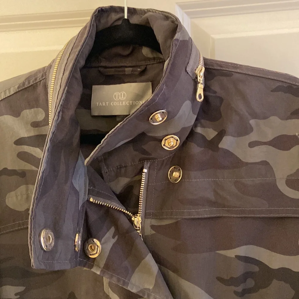 Tart Collections Cory Camouflage Rain jacket. Size XS. Like new. - Picture 5 of 12